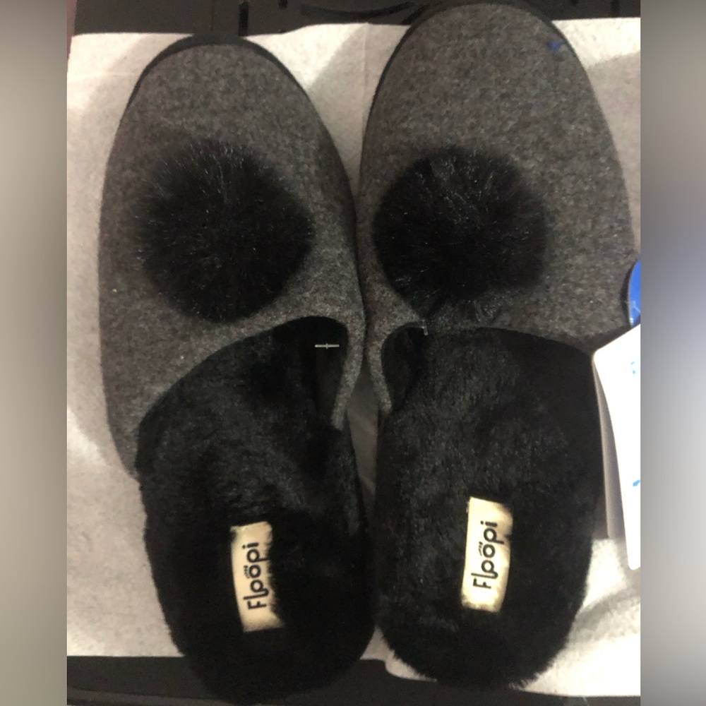 Women's Gray Pom-Pom Slip-On Slippers